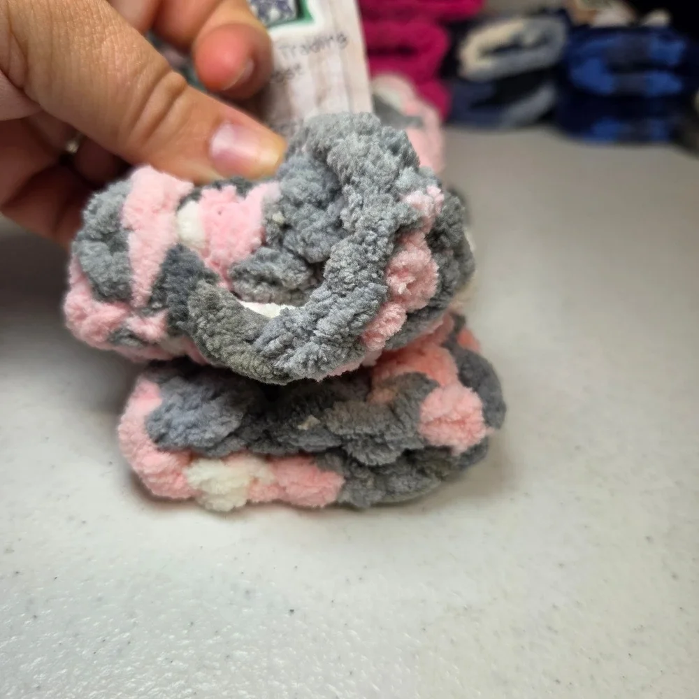 Mollys Trading Post Fingerless Gloves Youth Pink Gray White Crochet